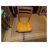 ANTIQUE WOODEN SWIVEL CHAIR