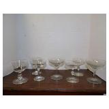 LOT OF MIXED GLASSWARE