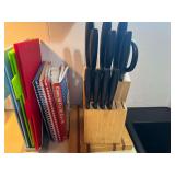 KIT...Knife block with knife set, Alaska ulu knife set with wooden cutting board, folding cutting board set and assorted cookbooks, see pictures for details.