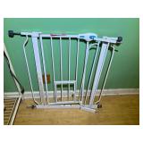 KIT… Carlson pet gate, see pictures for details.