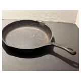 DR… Wagner‘s cast-iron skillet, see pictures for details.