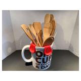 Large cup utensil holder, comes with wooden spoons, see pictures for details.