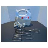DR… Hamilton Beach mixer, comes with two sets of beaters, and storage holder, see pictures for details.