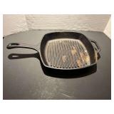 DR… Lodge square cast-iron grill pan, see pictures for details.