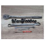 SNAP-ON TOOLS INCLUDING SOCKETS, WRENCHES, AND 1/2-IN DRIVE RATCHET