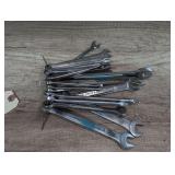 CRAFTSMAN COMBINATION WRENCHES IN METRIC SIZES FROM 7 MM TO 17 MM