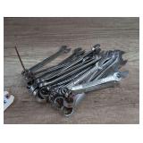 LARGE GROUP OF MOSTLY CRAFTSMAN COMBINATION WRENCHES IN SAE SIZES FROM 5/16 IN TO 3/4 IN
