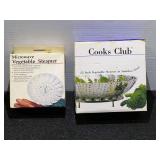 Vegetable steamers, set of two, see pictures for details.