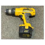 Dewalt 12 V cordless drill, working condition unknown, see pictures for details.