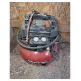 PORTER-CABLE 150 PSI 6 GALLON PORTABLE AIR COMPRESSOR WITH CARRY HANDLE