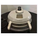 Breville The Crispy Crust Pizza Maker, powers up, working condition unknown, see pictures for details.