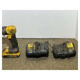 DeWalt 20 V cordless flashlight, powers up, also includes two DeWalt 12 V chargers, see pictures for details.