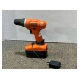 Black & Decker 18 V cordless drill with charger, working condition unknown, see pictures for details.