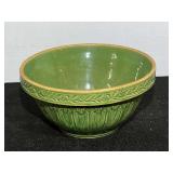 Vintage mixing bowl, believed to be Hull Pottery Gothic Arches Stoneware Mixing Bowl, see picture for details.