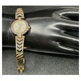 Lovely ladies dress watch from the Danbury mint. Back is stamped 925 Sterling Silver case, 14 KT gold plated. See pictures for details.