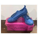 Twisted size 8 ladies shoes, see pictures for details.