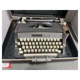 Signature 440T manual typewriter, comes with storage/carrying case, see pictures for detail details.