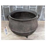 ANTIQUE 9-IN MOUTH THREE LEG CAST IRON KETTLE BEAN POT