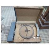 MID-CENTURY PORTABLE RECORD PLAYER