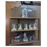 JOHN WAYNE CURIO AND ALL FIGURINES ON TOP INCLUDING PRECIOUS MOMENTS, JOHN WAYNE, AND METAL OPERATION DESERT STORM