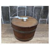 VINTAGE SPALDING & FROST SMALL WOODEN BUCKET WITH BAIL HANDLE AND BARREL DESIGN BODY