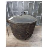 ANTIQUE CAST IRON THREE-LEG KETTLE DUTCH OVEN WITH 11-IN MOUTH