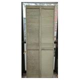 VINTAGE FOLDING LOUVERED DOOR / SCREEN