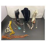 Ladies fashion estate beaded necklaces, and more. Approximately 10 pieces, see pictures for details.