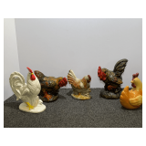 Assortment of ceramic roosters, five pieces, see pictures or details.