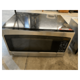 GE microwave, powers up, working condition unknown, see pictures for details.