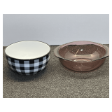 Robert Stanley serving bowl, also includes a Pyrex casserole dish, see pictures for details.