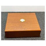 Wooden, desktop cigar humidor, see pictures for details.