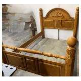 BEAUTIFUL QUEEN SIZE BED FRAME