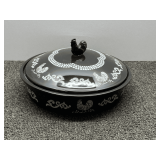 Temp-tations Doodle Doo Covered Pie Plate with a lid knob, see pictures for details.