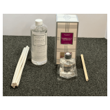 HomeWorx reed diffuser, with oil, this piece was new in the box, see pictures for details.