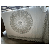 Lovely patchwork bedspread with floral pattern, see pictures for details.