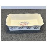 Lovely floral themed casserole/lasagna dish, believed to be from The Pioneer woman, see pictures for details.