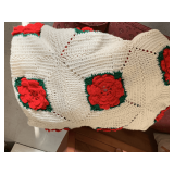 VINTAGE EXTRA LARGE HAND CROCHETED RED ROSE AFGHAN/BLANKET