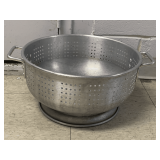 EXTRA LARGE RESTAURANT STYLE METAL COLANDER 15" ROUND X 8" TALL