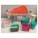 CRATE FULL OF PLASTIC ITEMS (SEE PICS)