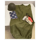 LARGE OFFICIAL US ARMY DUFFLE BAG, HELMET & NEW SMALL US FLAG