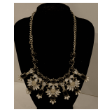 LOVELY BLACK/WHITE RHINESTONE STATEMENT NECKLACE ON THICK GOLD TONE CHAIN 18" LONG