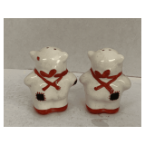 VINTAGE SHAWNEE PIG SHAKERS 3 1/2" TALL