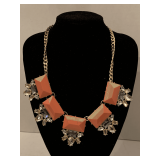 THICK GOLD TONE STATEMENT CHAIN NECKLACE W/ LARGE RESIN CORAL FACETED STONES & CRYSTALS 18" LONG