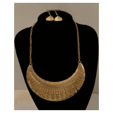 NEW GOLD TONE COLLAR NECKLACE 14" LONG & MATCHING PIERCED EARRINGS