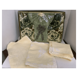 VINTAGE LILA LOU TOWEL SET IN ORIGINAL BOX & ASSORTED VINTAGE LINENS