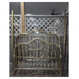 VINTAGE BRASS QUEEN SIZE BED WITH HEADBOARD, FOOTBOARD, AND RAILS