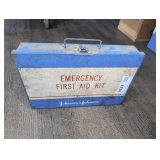 VINTAGE JOHNSON & JOHNSON EMERGENCY FIRST AID KIT