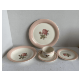 VINTAGE HOMER LAUGHLIN EGGSHELL SWING MOSS ROSE 5 PLACE SETTING