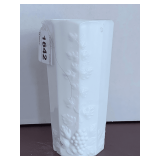 VINTAGE WESTMORELAND WHITE MILK GLASS PANELED GRAPE ICE TEA GLASS 5 3/4" TALL